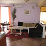 Διαμέρισμα Megi *